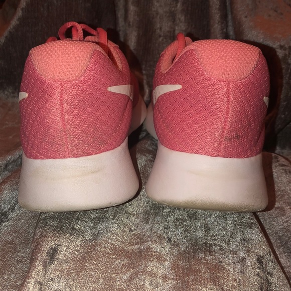 Nike athletic shoes - Picture 3 of 8